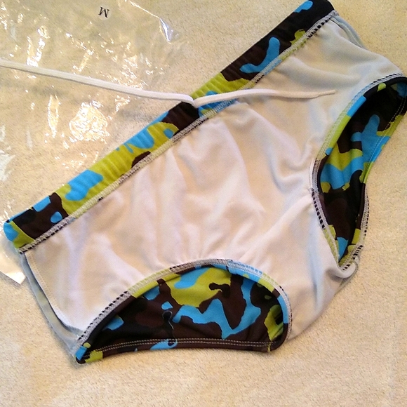 AIMPACT Swimsuit - Picture 4 of 6